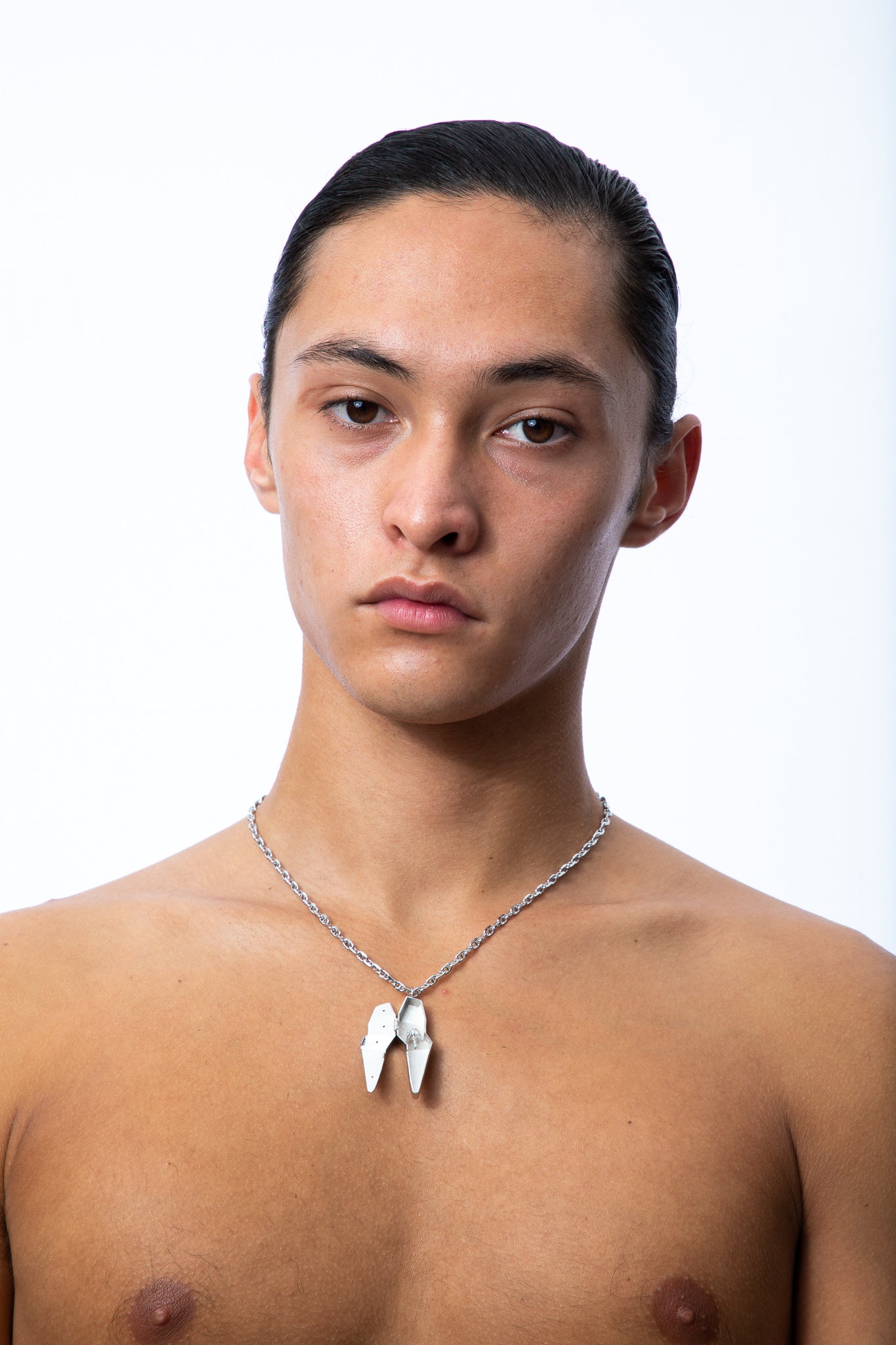 27.91g per dose, necklace
