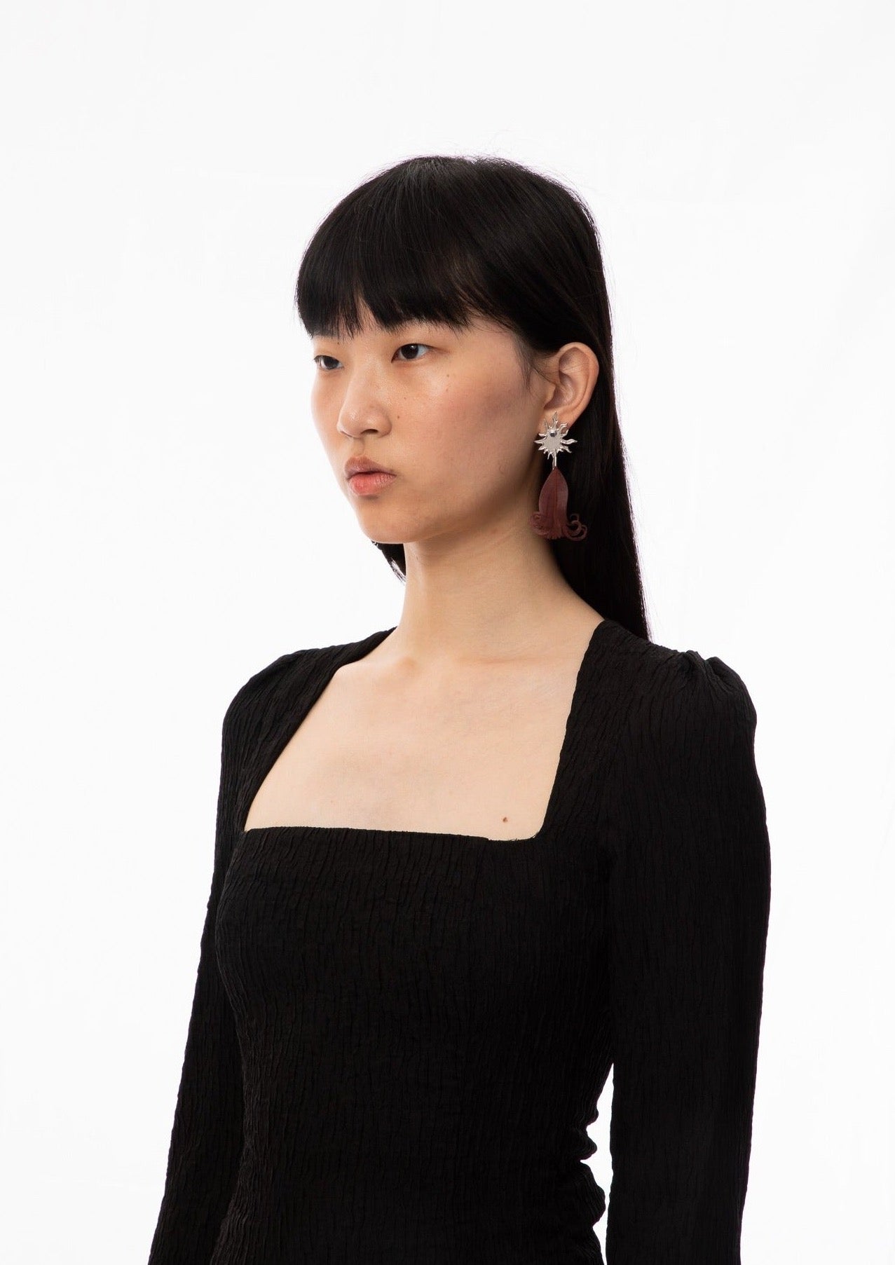 10g per dose, ear studs