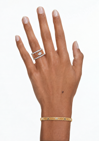 Single Layer Chessboard Filigree Bangle in 18K Gold
