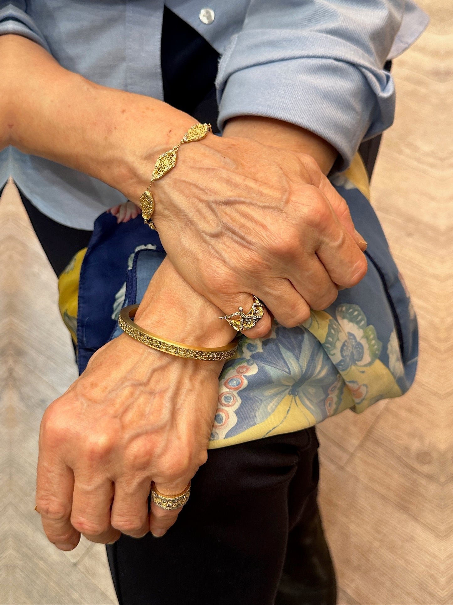 11.5g per dose, bracelet